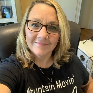 Meet your Posher, Laurie